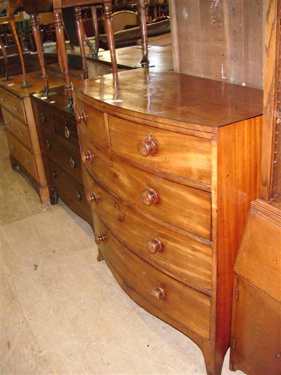 Early 19th century mahogany bowfront chest of drawers